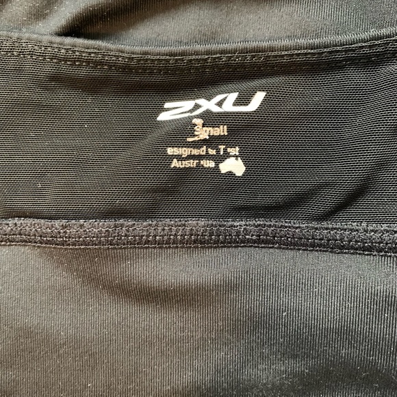 2XU crop tank or sports bra - Picture 4 of 5